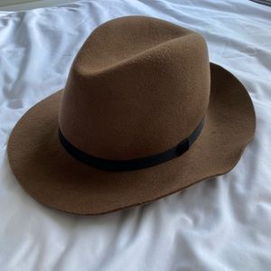 Aritizia auxiliary huette fedora small/m